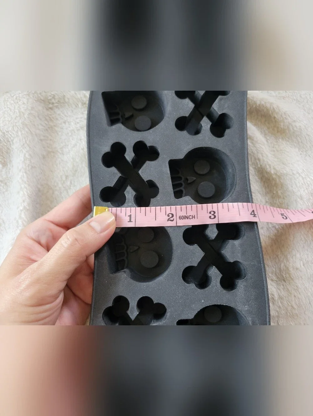 Ice Cannibal | LHS | NWT Black Skull & Crossbones Silicone Ice Tray Mold